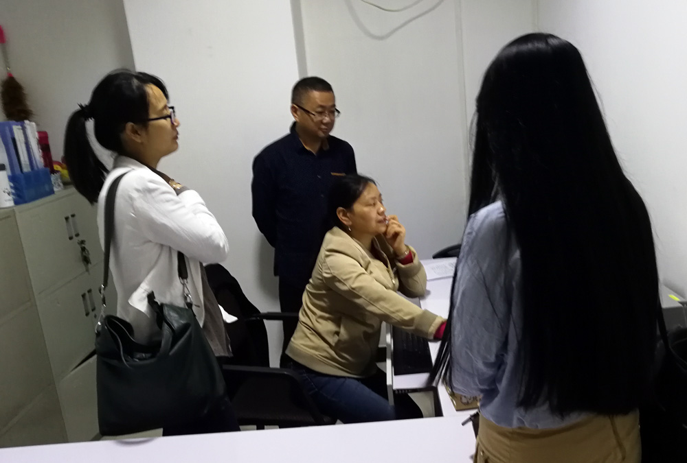 南充殯儀館工作人員考察天蠶公司的殯儀館系統